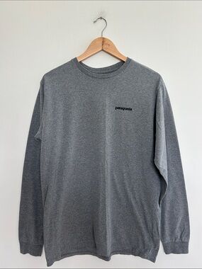 Men’s Patagonia long sleeve logo T-shirt Size medium